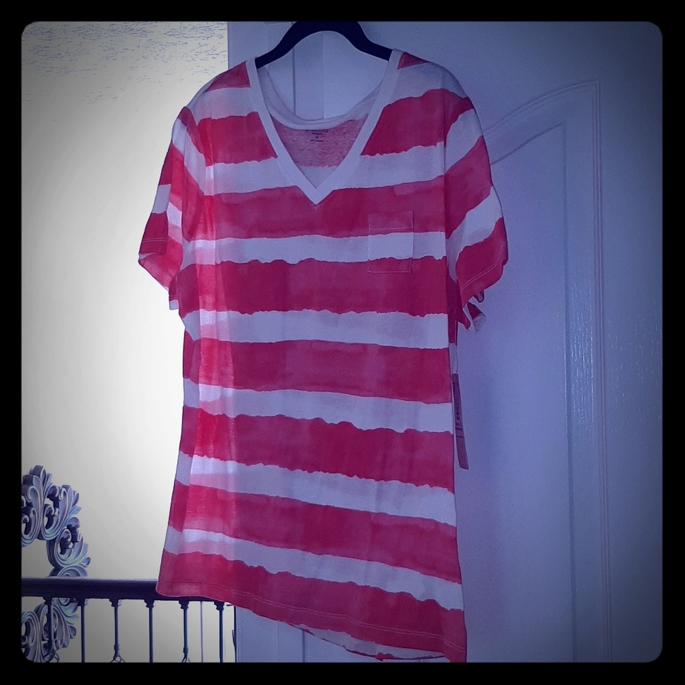 Short sleeve v-neck striped shirt NWT